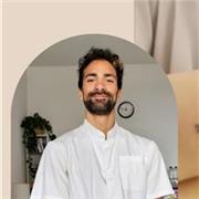 Terapeuta,asistente sanitario, con formación especializada en Medicina Tradicional China,Quiromasaje y Osteopatía, con una visión.